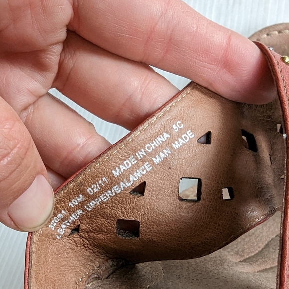 CLARKS studded embellished red leather platform comfort sandals - Picture 7 of 9